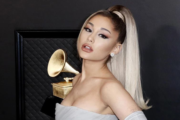 Da Chrissy Teigen ad Ariana Grande le più belle ai Grammy 2020