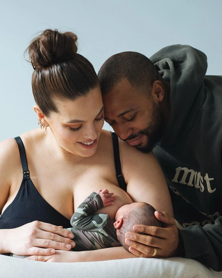 Ashley Graham finalmente mamma mostra felice il suo bebè e svela il nome