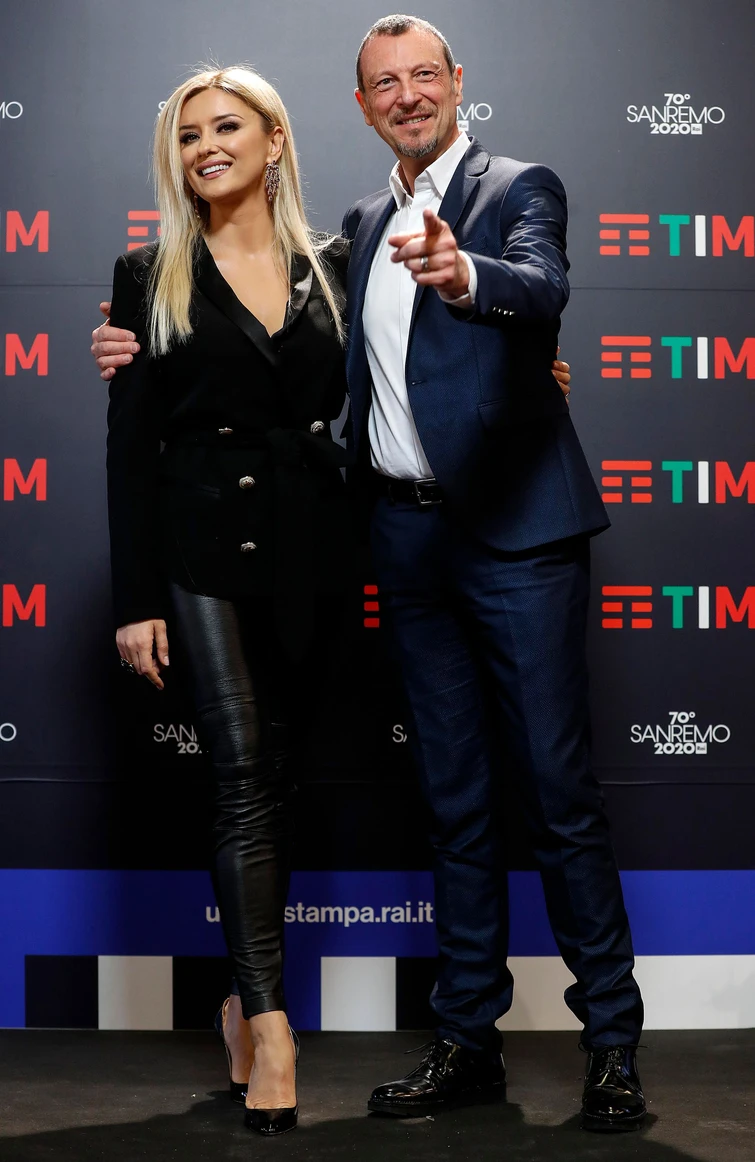 La parlantina di Alketa Vejsiu incanta lAriston la star della tv albanese a Sanremo