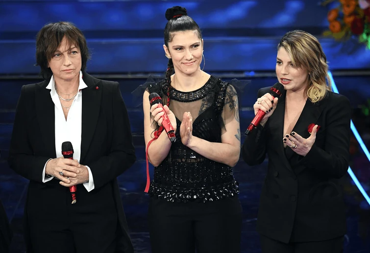 Amoroso Nannini Emma Elisa Pausini Mannoia Giorgia sul palco dellAriston contro la violenza di genere