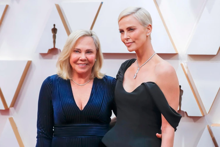 Oscar 2020 sul red carpet con la mamma