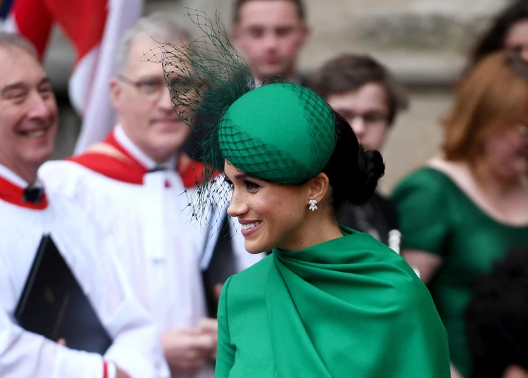 Laddio di Harry e Meghan dalla regina senza corteo