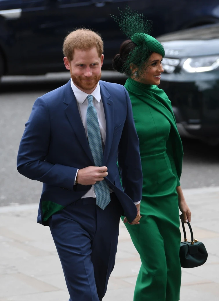 Laddio di Harry e Meghan dalla regina senza corteo