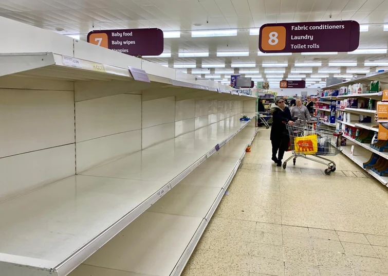 Altro che immunità di gregge Ecco cosa succede a Londra nei supermercati
