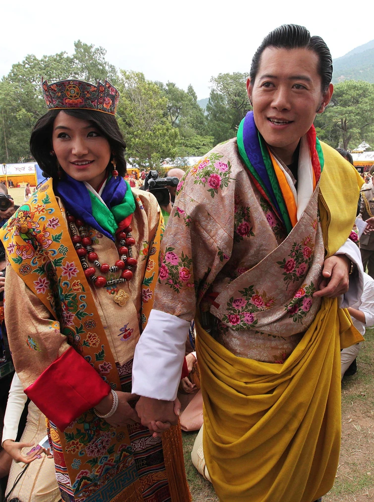 I 10 anni di nozze di Jigme e Jetsun nel regno più felice del mondo