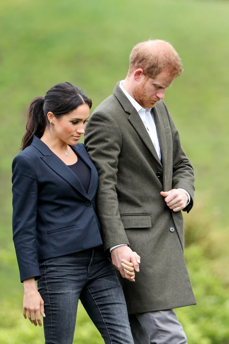 Meghan e Harry criticati per il gesto proibito durante il funerale della Regina