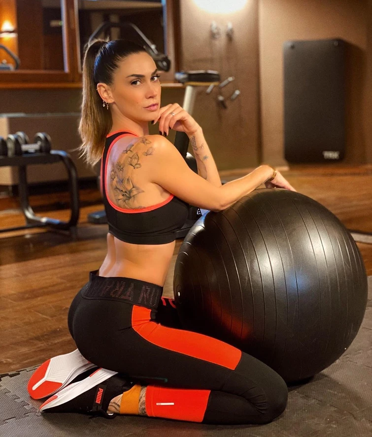 Melissa Satta la fitness lover con la pancia piatta