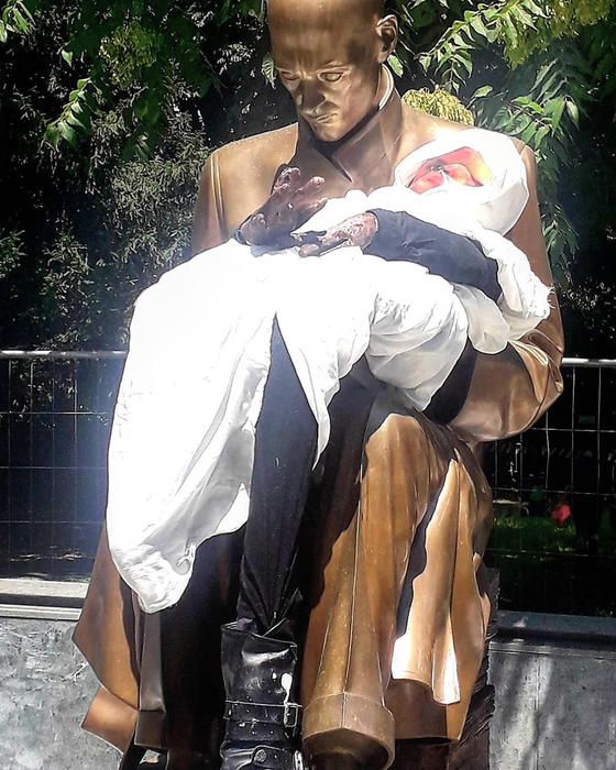 La statua di Montanelli ancora presa di mira a causa della sua sposa bambina