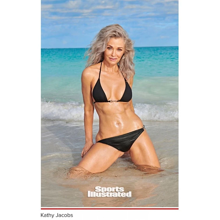 Sports Illustrated fa di nuovo la storia sceglie una modella bassina di 56 anni