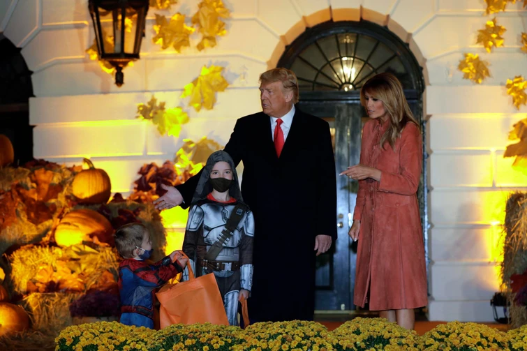 Melania Trump organizza la festa di Natale nonostante le regole anti Covid
