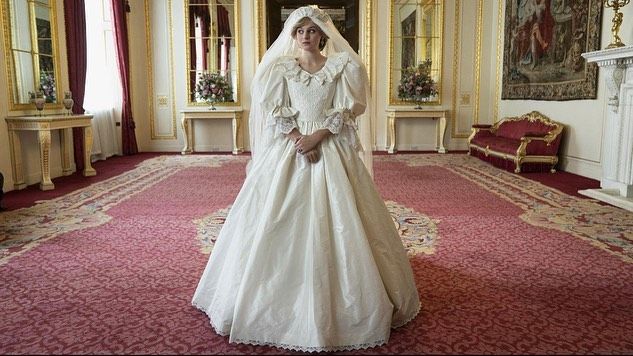 Netflix sfida la Regina I Windsor furibondi per The Crown La richiesta e la risposta