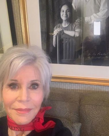 Jane Fonda e il taglio di capelli effetto botox che piace a tutte
