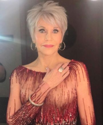 Jane Fonda e il taglio di capelli effetto botox che piace a tutte