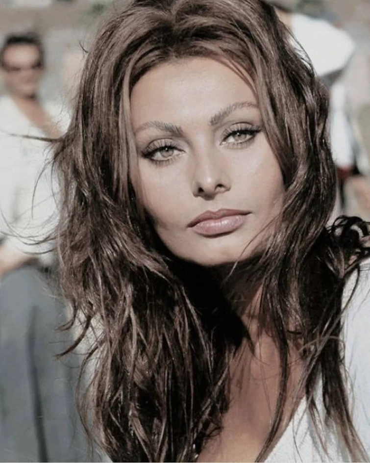 Madalina Ghenea seduce CapriDopo Sophia Loren scelgo la solitudine del mare