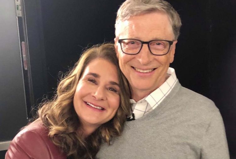 La figlia di Bill Gates fa il suo esordio sul tappeto rosso al braccio del padre