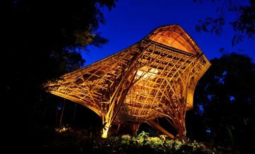 Singolari costruzioni di bambù