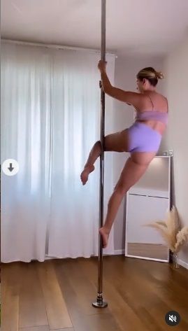 Valentina Ferragni infuoca Instagram con la pole dance