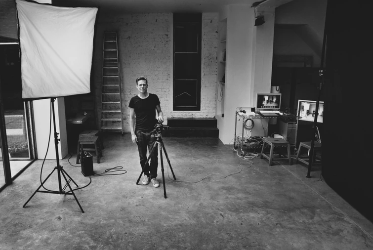 Sarà Bryan Adams musicista e fotografo a scattare il Pirelli 2022