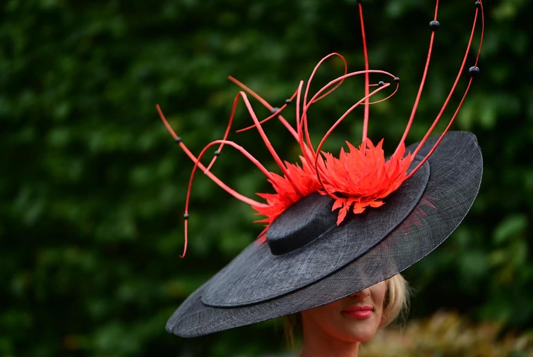 Royal Ascot 2021 i look più stravaganti e i cappellini più eccentrici