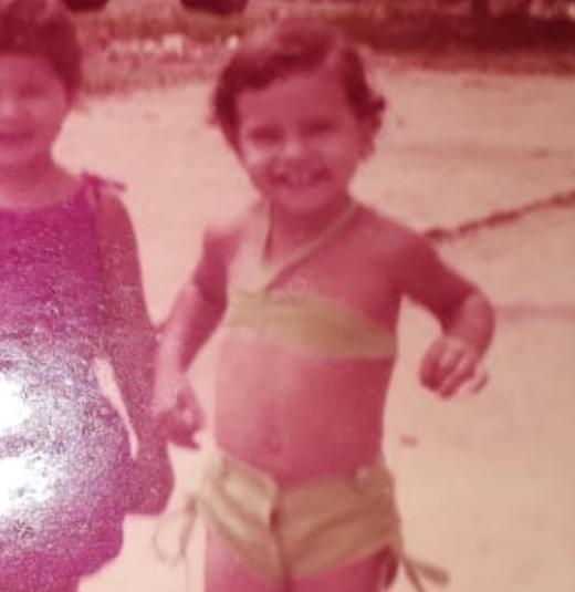 Adriana Lima non dimentica il passato e posta una foto di quando era piccola
