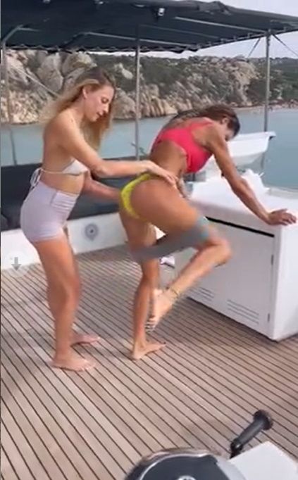 Elisabetta Canalis allenamenti senza tregua anche in vacanza ma in bikini