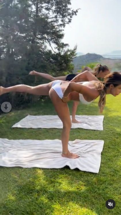 Elisabetta Canalis allenamenti senza tregua anche in vacanza ma in bikini