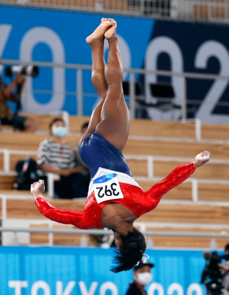 Il clamoroso crollo della ginnasta Simone Biles Ho il peso del mondo sulle spalle