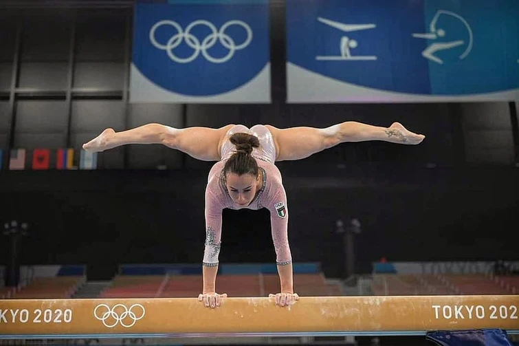 Il clamoroso crollo della ginnasta Simone Biles Ho il peso del mondo sulle spalle