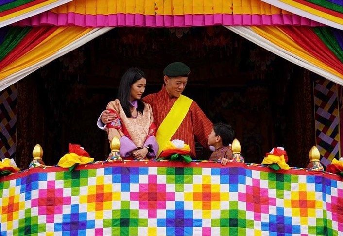 I 10 anni di nozze di Jigme e Jetsun nel regno più felice del mondo