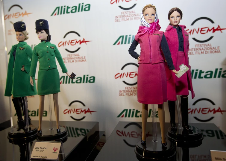 Alitalia la storia di una compagnia che con le sue divise ha rappresentato lo stile e leleganza italiana nel mondo