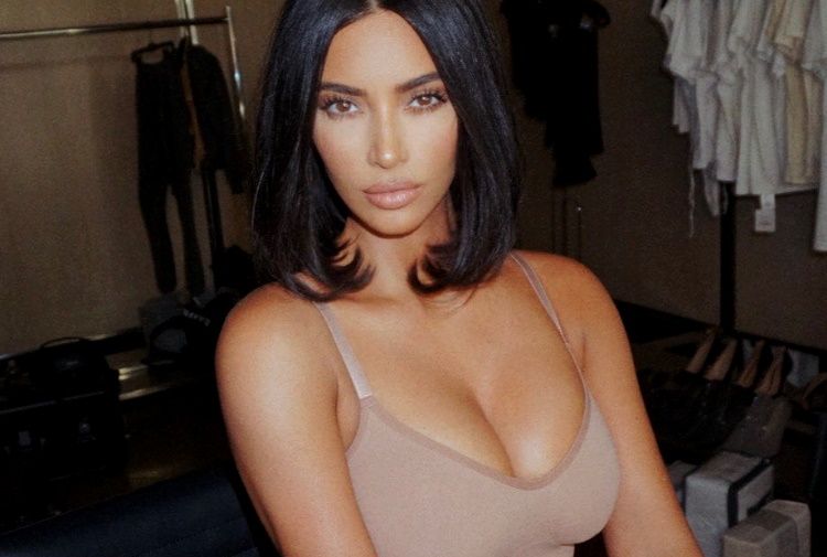 Non solo bella Kim Kardashian si sta per laureare ecco quale sarà la sua nuova professione