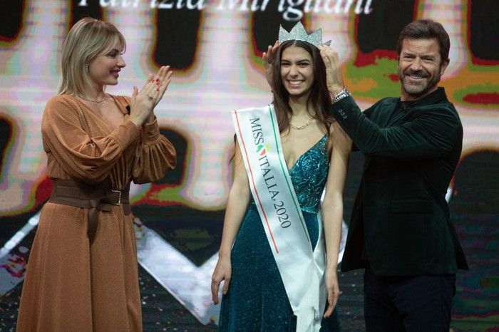 Miss Italia in quarantena il concorso che non si ferma mai bloccato dal Covid Due concorrenti contagiate