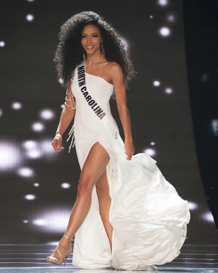 Cheslie Kryst Miss America nel 2019 è morta a 30 anni