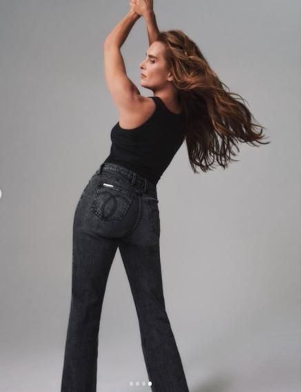 Brooke Shields in topless per lo spot dei jeans come 40 anni fa Questo è il mio corpo a 56 anni senza ritocchi