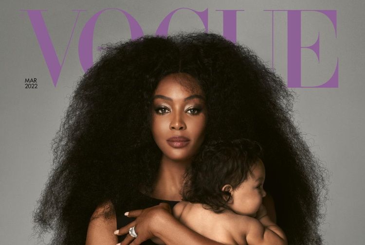 Naomi Campbell sulla copertina di Vogue con sua figlia in braccio