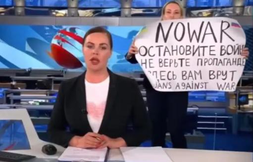 Marina Ovsyannikova la giornalista russa della protesta in tv svela Ho il cuore spezzato I colleghi hanno paura di me