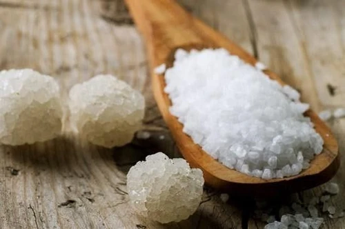 Dieci particolari varietà di sale e il loro uso in cucina