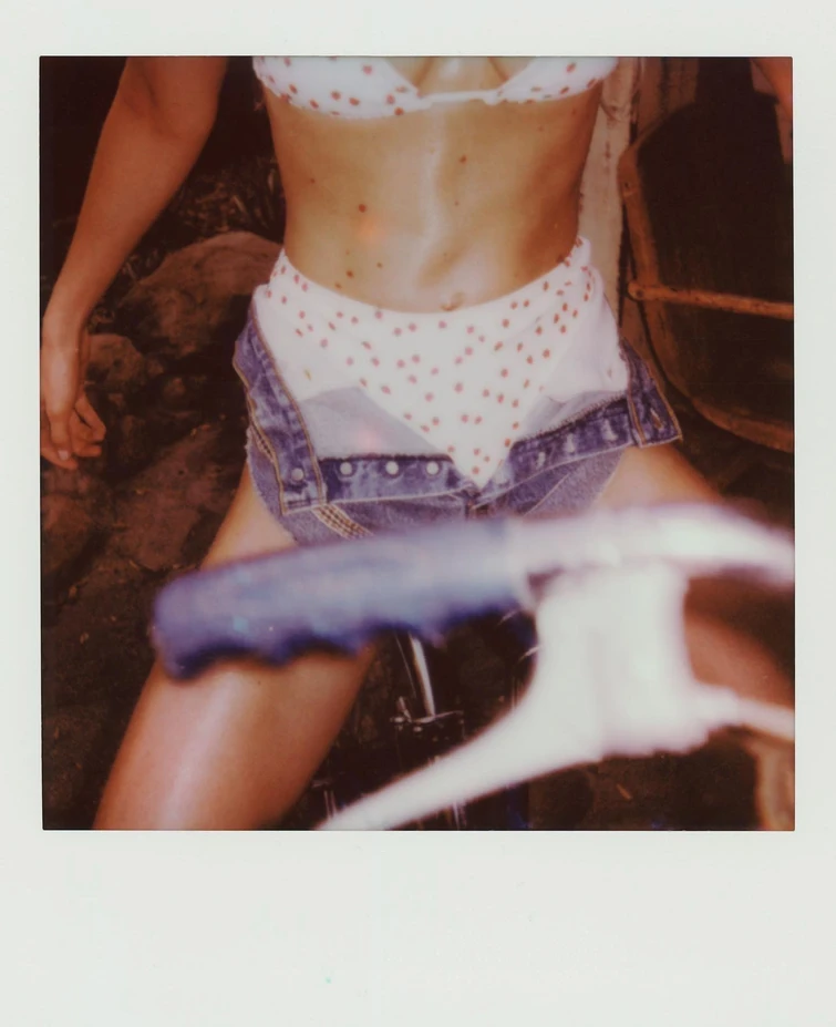 Romantici e sensuali arrivano i bikini di Gigi Hadid