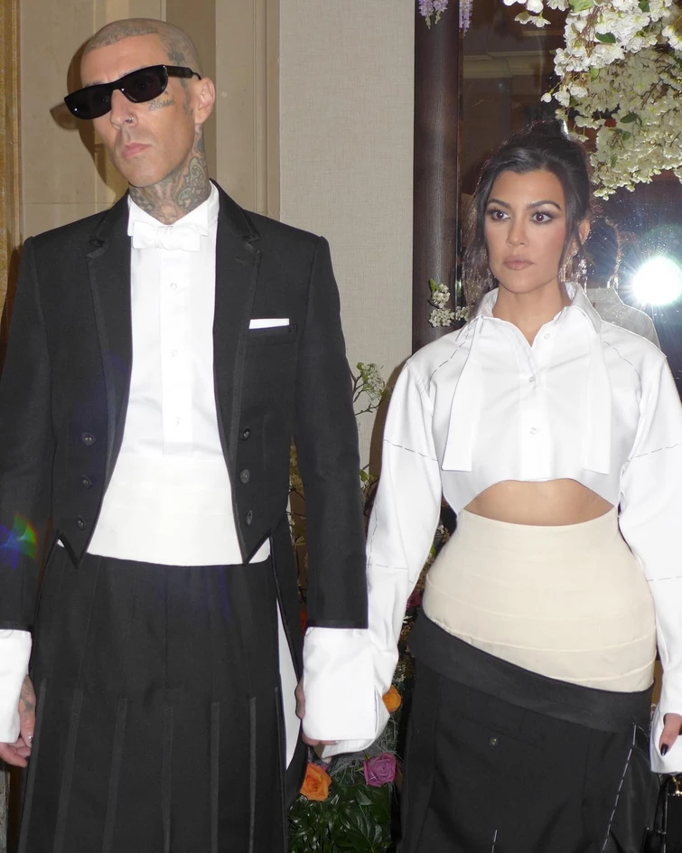Il clan Kardashian a Portofino dà spettacolo per il terzo sì di Courtney il messaggio nascosto nel velo