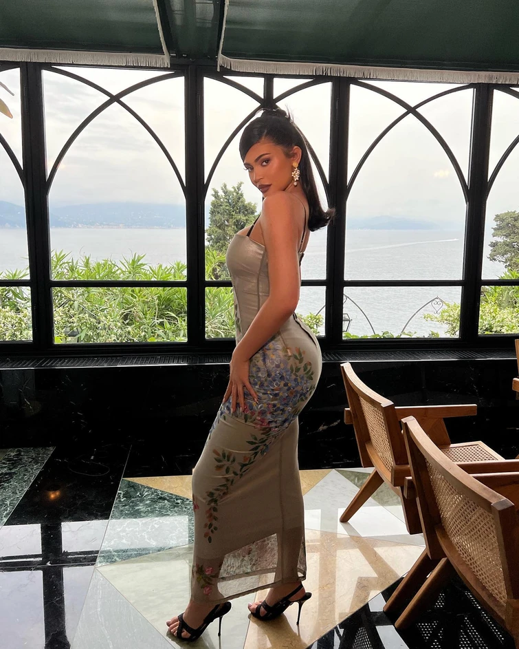 Il clan Kardashian a Portofino dà spettacolo per il terzo sì di Courtney il messaggio nascosto nel velo