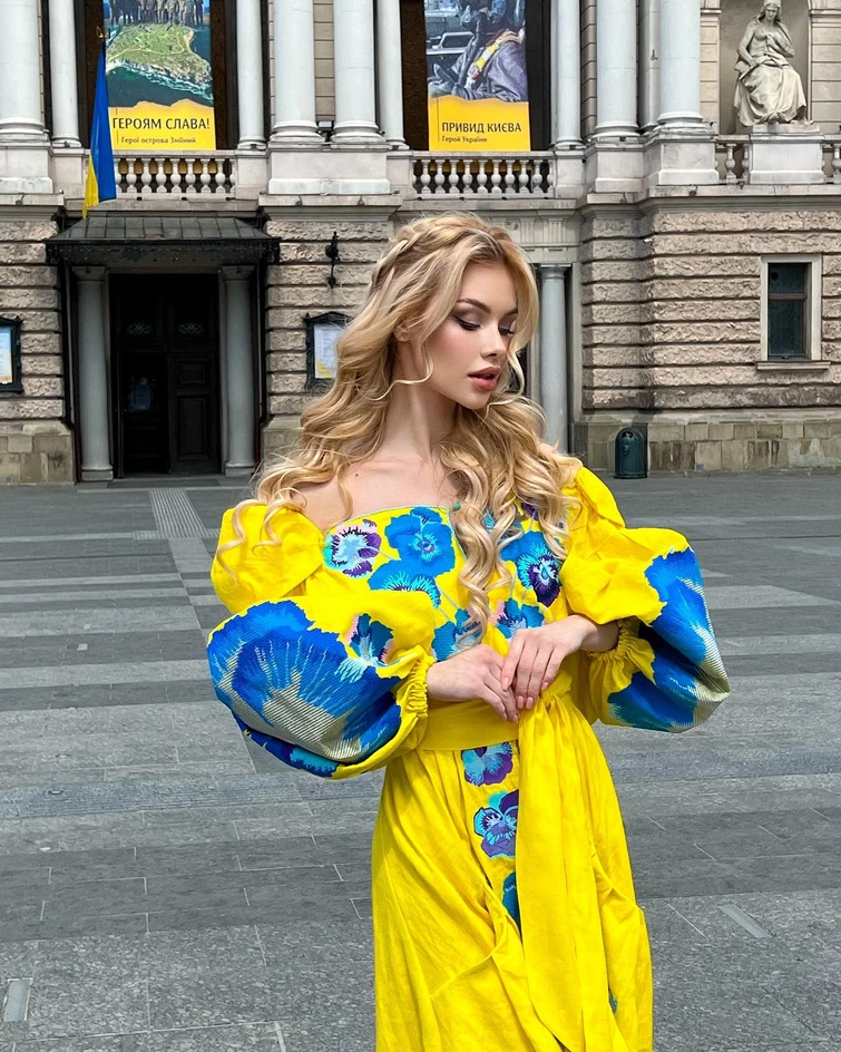 Viktoria da volontaria al fronte a Miss Universo per rappresentare lUcraina