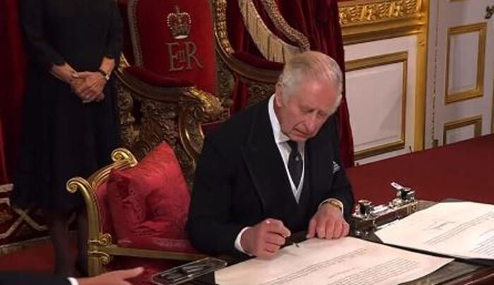 Re Carlo sul trono dopo lattesa di una vita la proclamazione è sabato Il ruolo del principe William