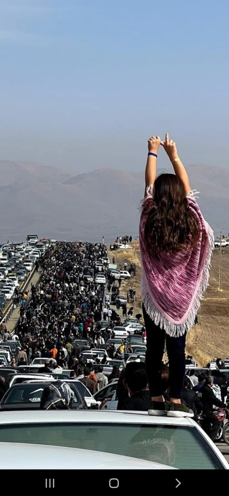 Iran proteste continuano il caso di Nazila Maroufian