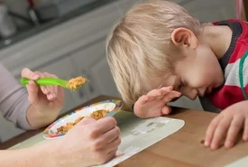 Bambini inappetenti cosa fare quando non vogliono mangiare