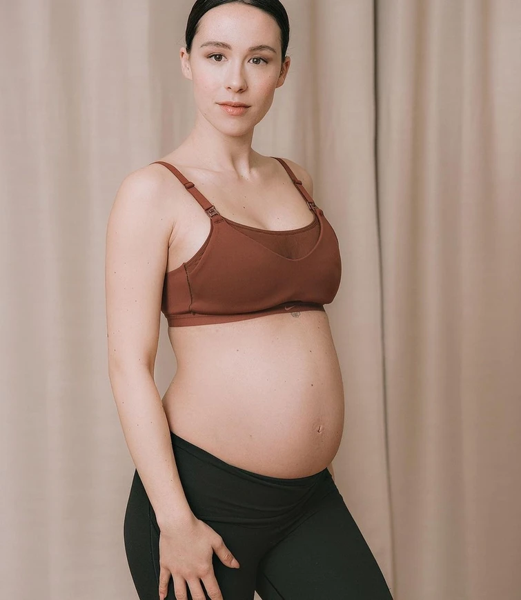La bumpvolution di Aurora Ramazzotti che celebra così il nono mese di gravidanza