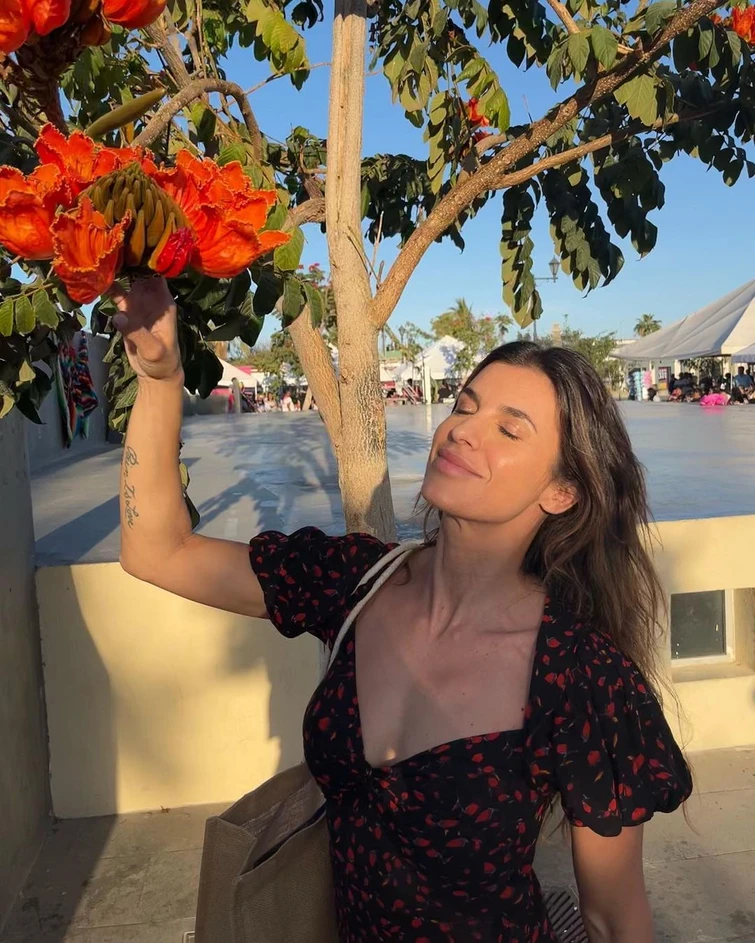 La vacanza da single di Elisabetta Canalis in Messico fa tanto caldo