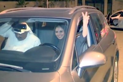 Arabia Saudita la gioia delle donne al volante per la prima volta