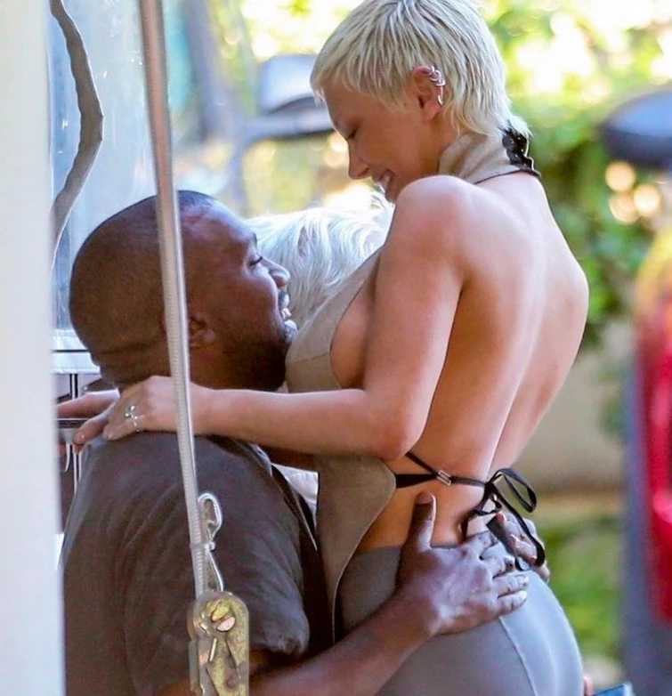 Kanye West e Bianca Censori 