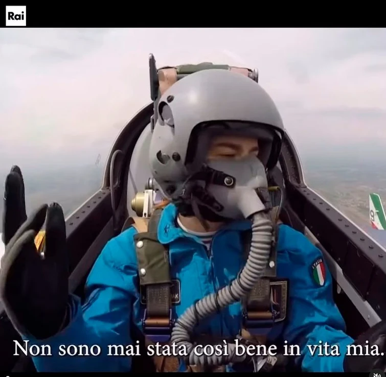 Kasia Smutniak sulle Frecce Tricolori Volare è più bello che sognare Il video spettacolare