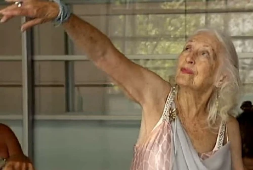 A 106 anni Eileen Kramer è la ballerina più antica di sempre e non vuole sentire parlare di vecchiaia